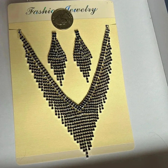 Black‎ diamond (faux) necklace/earring set - Picture 5 of 6